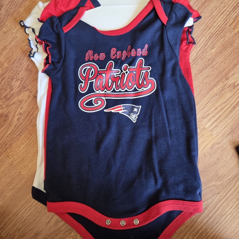 NFL New England Patriots Fan Baby 3/6M and 18M Bodysuit 3pc 100% Cotton Football